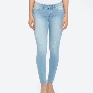 Yummie heather’s Thompson mid rise light wash distressed skinny jean 26